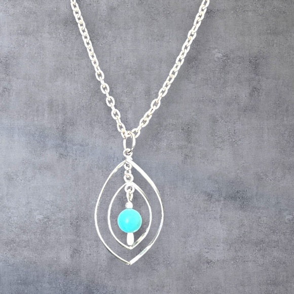 Silver plated Asymmetrical pendant & marching necklace - Picture 2 of 5